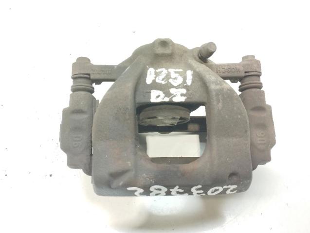 Suporte do freio dianteiro esquerdo 4775002360 TOYOTA