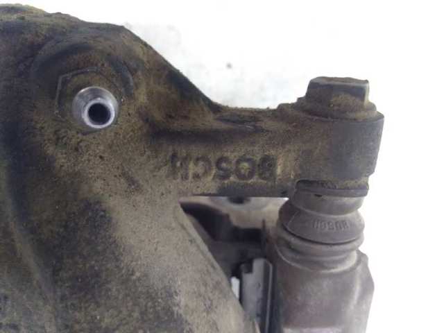 Suporte do freio dianteiro esquerdo 4775002360 TOYOTA