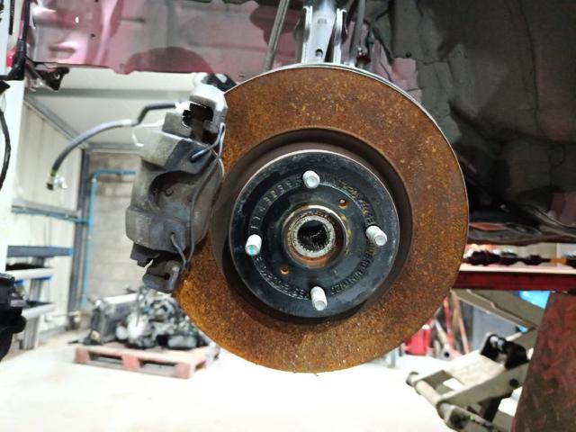 Suporte do freio dianteiro esquerdo 477500D200 TOYOTA