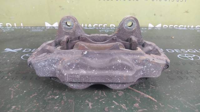 Suporte do freio dianteiro esquerdo 4775060261 TOYOTA