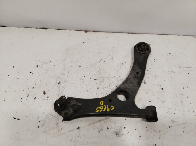 Braço oscilante inferior direito de suspensão dianteira 4806802030 TOYOTA