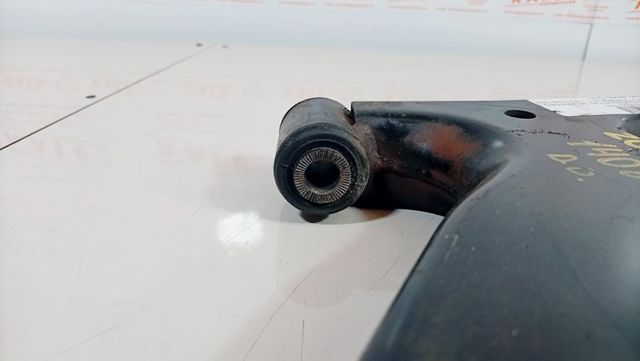 Braço oscilante inferior direito de suspensão dianteira 4806812171 TOYOTA