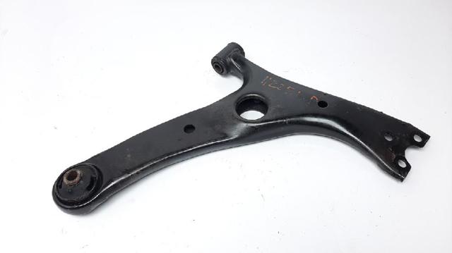Braço oscilante inferior direito de suspensão dianteira 4806842040 TOYOTA