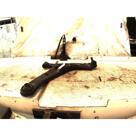 Braço oscilante inferior direito de suspensão dianteira 4806842040 TOYOTA