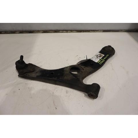 Braço oscilante inferior direito de suspensão dianteira 4806842040 TOYOTA