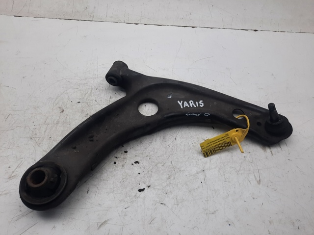 Braço oscilante inferior direito de suspensão dianteira 4806859145 TOYOTA