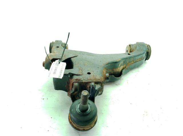 Braço oscilante inferior direito de suspensão dianteira 4806860030 TOYOTA