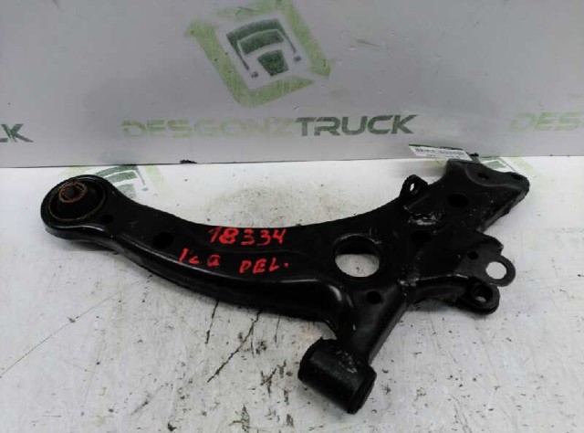 Braço oscilante inferior esquerdo de suspensão dianteira 4806905050 TOYOTA