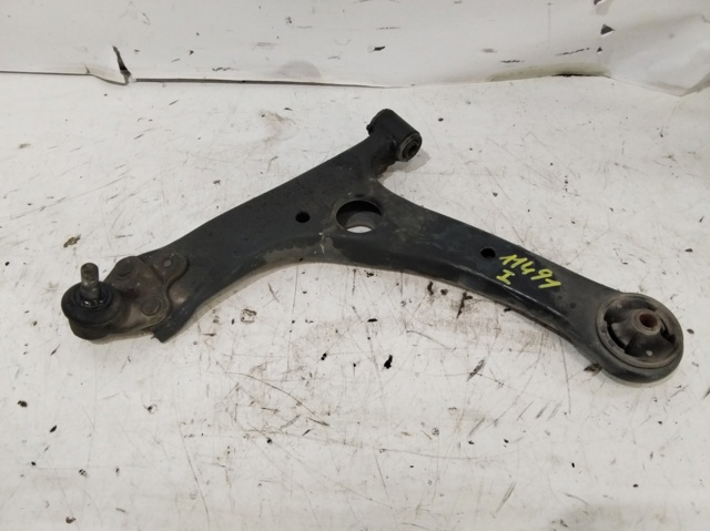 Braço oscilante inferior esquerdo de suspensão dianteira 4806905070 TOYOTA