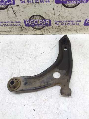 Braço oscilante inferior esquerdo de suspensão dianteira 4806909041 TOYOTA