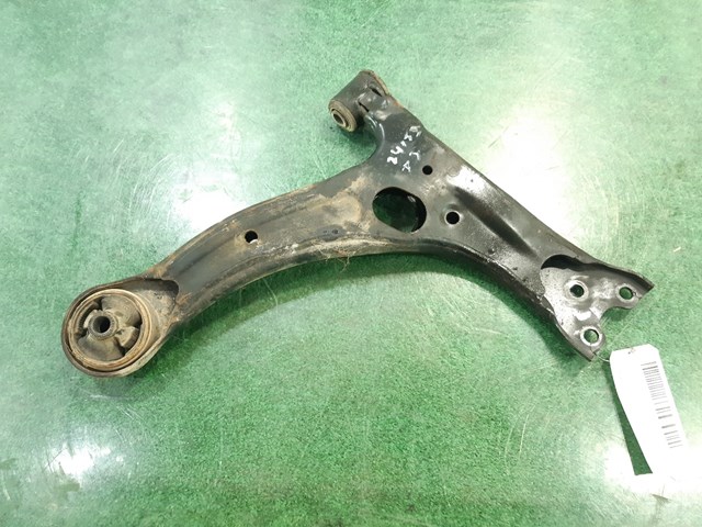 Braço oscilante inferior esquerdo de suspensão dianteira 4806912260 TOYOTA