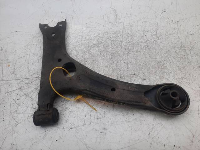 Braço oscilante inferior esquerdo de suspensão dianteira 4806913010 TOYOTA