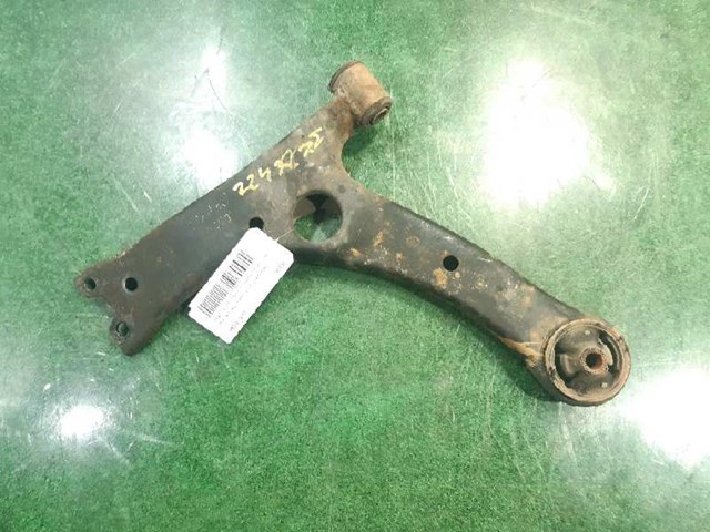 Braço oscilante inferior esquerdo de suspensão dianteira 4806913010 TOYOTA