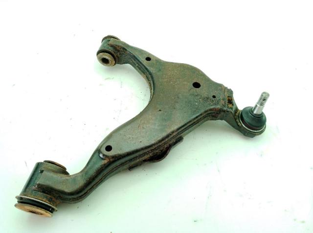 Braço oscilante inferior esquerdo de suspensão dianteira 4806960010 TOYOTA