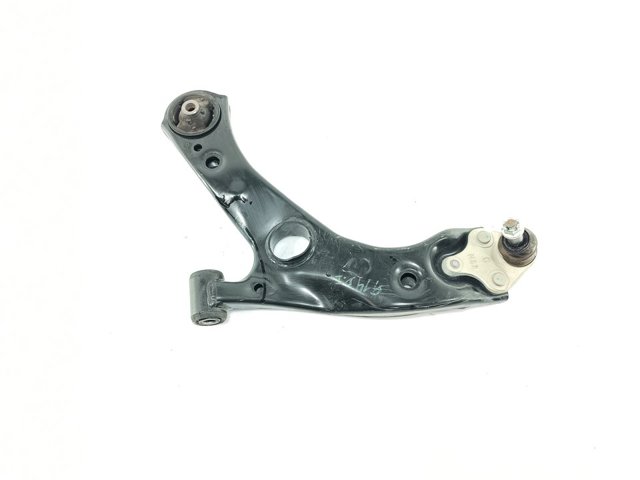Braço oscilante inferior esquerdo de suspensão dianteira 48069F4010 TOYOTA
