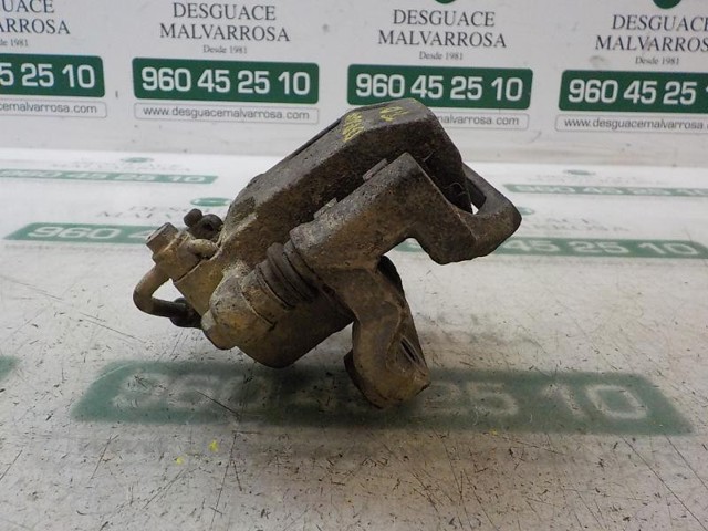 Suporte do freio traseiro direito 4844009000 SSANG YONG