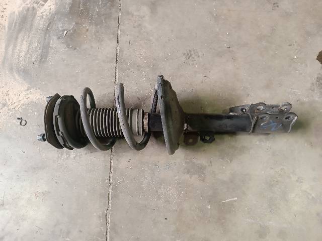 Amortecedor dianteiro direito 4851048100 TOYOTA