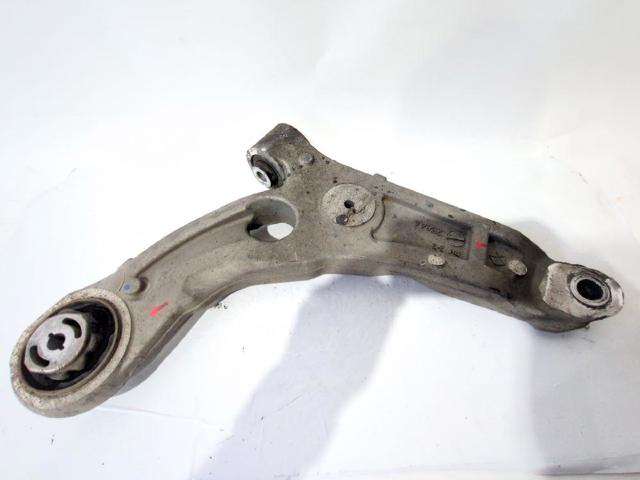 Braço oscilante inferior direito de suspensão dianteira 4877838AD CHRYSLER