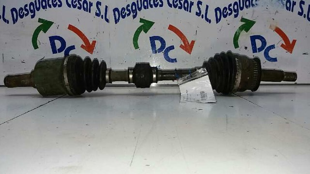 Semieixo (acionador) dianteiro esquerdo 495011H210 HYUNDAI
