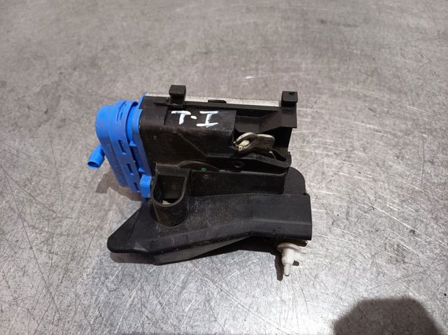 Fecho da porta traseira direita 4A0839016D VAG