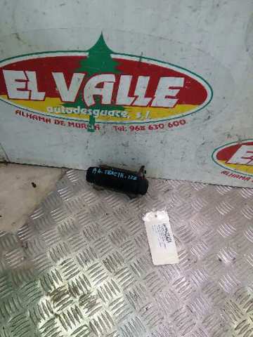 Maçaneta externa esquerda da porta traseira 4A0839205 VAG