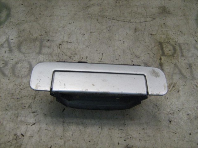 Maçaneta externa esquerda da porta traseira 4A0839205F VAG