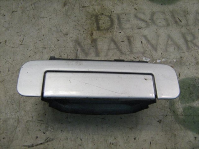 Maçaneta externa direita da porta traseira 4A0839206F VAG