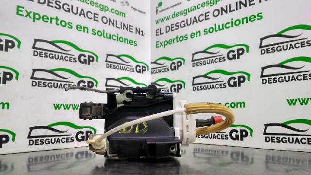 Fecho da porta dianteira direita 4A1837016B VAG