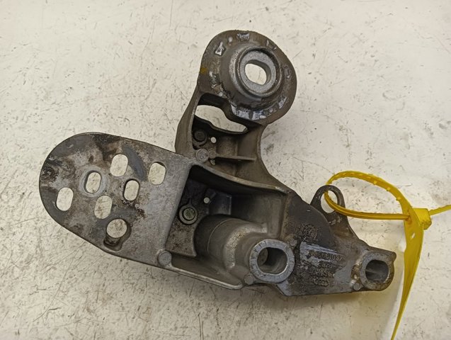 Consola de coxim (apoio) esquerda de motor 4B0199351B VAG