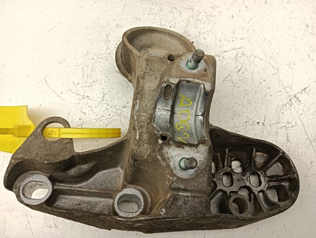 Consola de coxim (apoio) esquerda de motor 4B0199351B VAG