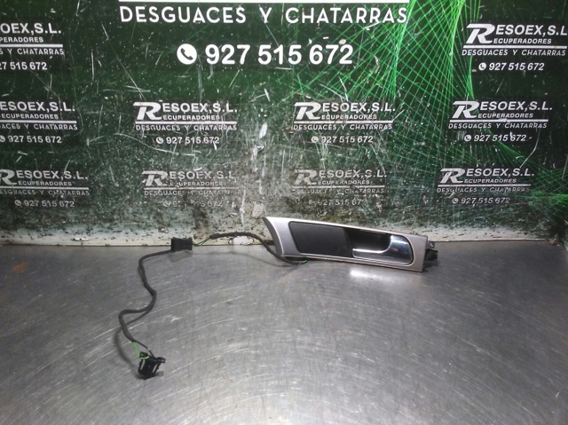 Maçaneta interna direita da porta dianteira 4B0837020 VAG