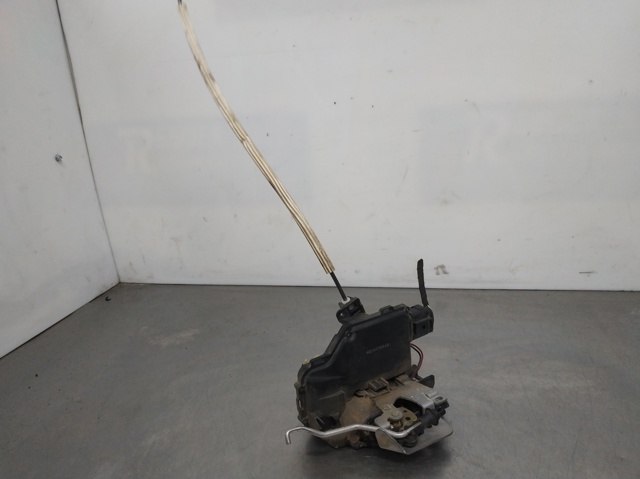 Fecho da porta dianteira direita 4B1837016B VAG