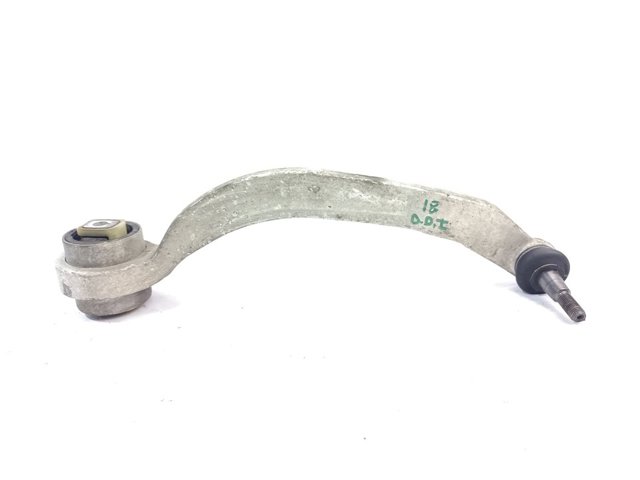 Braço oscilante inferior direito de suspensão dianteira 4D0407696J VAG