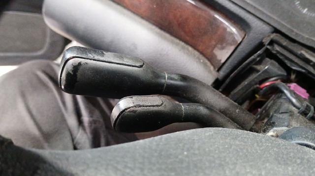 Comutador esquerdo instalado na coluna da direção 4D095351301C VAG