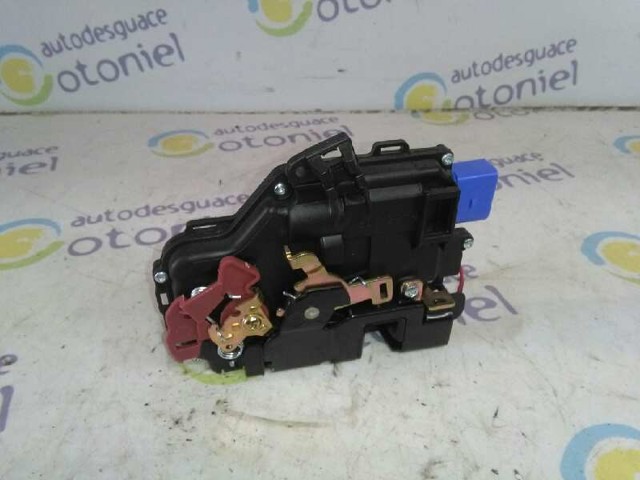 Fecho da porta dianteira esquerda 4E1837015 VAG