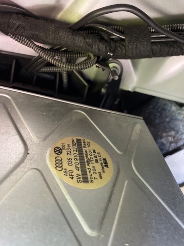 Reforçador do som de sistema de áudio 4F0035223 VAG