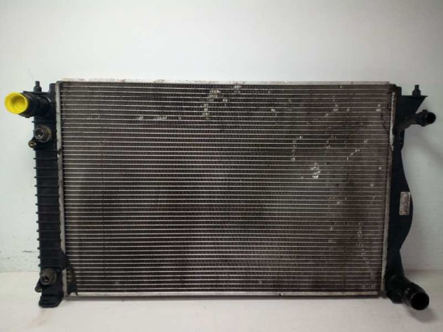 Radiador de esfriamento de motor 4F0121251AF VAG