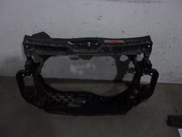 Suporte do radiador montado (painel de montagem de fixação das luzes) 4F0805594D VAG