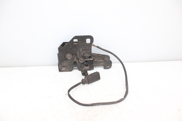 Fecho da capota 4F0823509 VAG