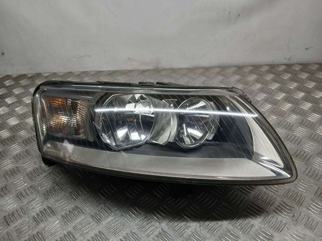 Luz direita 4F0941004A VAG
