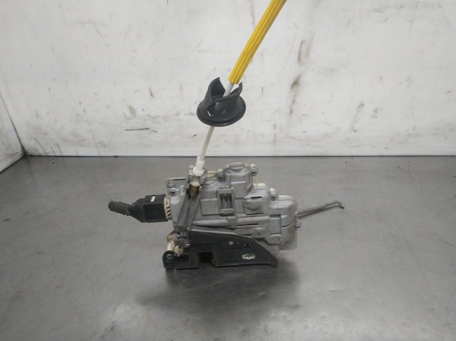 Fecho da porta dianteira direita 4F1837016 VAG