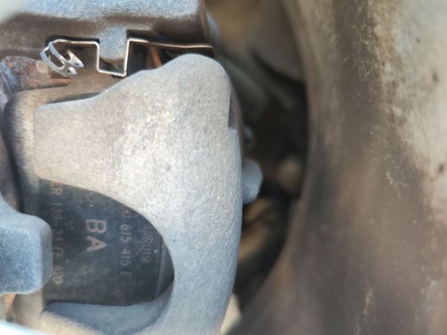 Suporte do freio traseiro direito 4G0615404 VAG