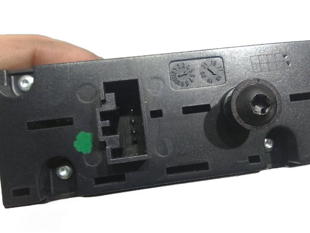 Botão de ativação do sinal de emergência para Audi A6 4A2