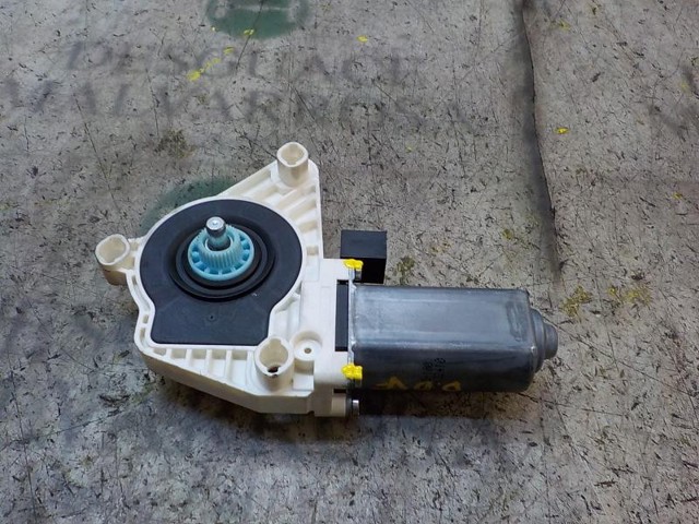 Motor de acionamento de vidro da porta dianteira direita 4K0959802 VAG