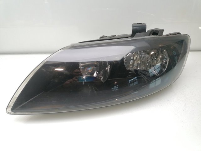Luz esquerda 4L0941003 VAG