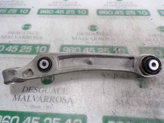 Braço oscilante inferior esquerdo de suspensão dianteira 4M0407151H VAG