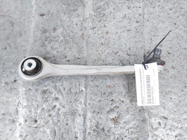 Braço oscilante superior esquerdo de suspensão dianteira 4M0407505B VAG