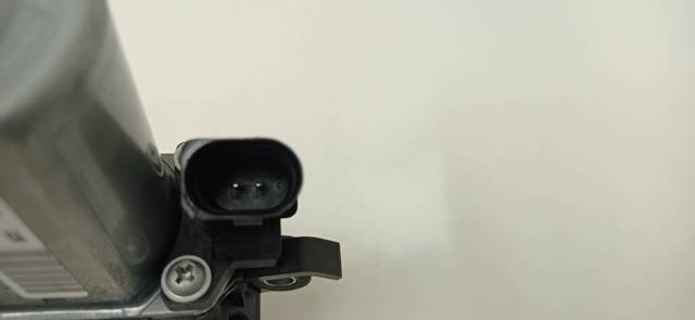 Motor acionador de abertura/fechamento da porta traseira direita 4M0837004 VAG