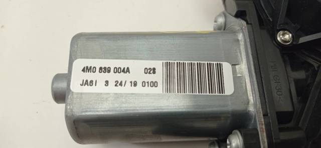 Motor acionador de abertura/fechamento da porta traseira direita 4M0839004 VAG