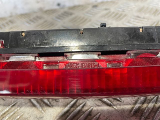 Sinal de parada traseiro adicional 4M5113A613AD FORD